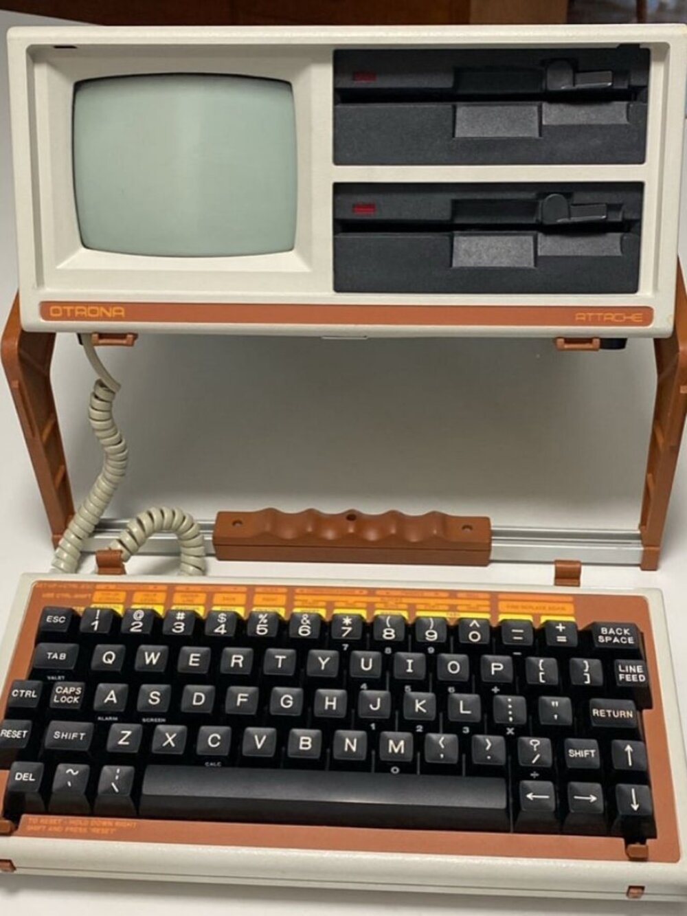 Otrona Attaché – Rare Early 1980s Portable CP/M Luggable Portable Computer